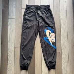 Nike Women's Black Windrunner